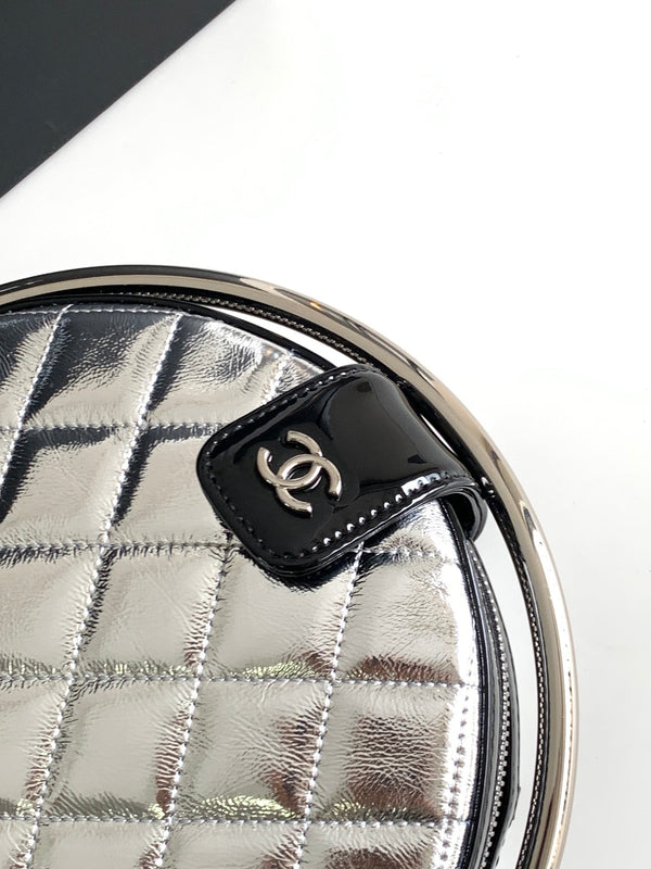 CC 22 EARTH GLOBE ORB CHAIN BAG IN SILVER CALFSKIN