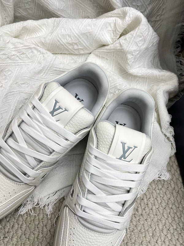 LV Trainer Sneaker Off White Cowhide 611158