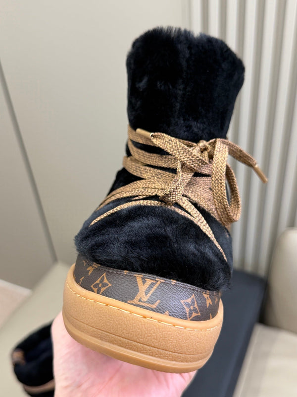 LV 25 Snow Boots Brown Black Leather Wool 576937