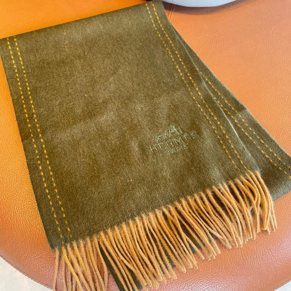 UNIE BRODEE GM MUFFLER IN OLIVE GREEN CASHMERE