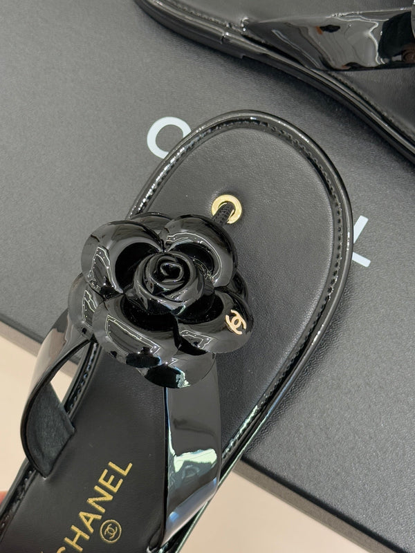 CC 26C Early Spring Camellia Slide Black Calfskin & Patent Leather