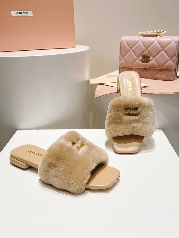 Miu Slides Beige Leather Fur 739560