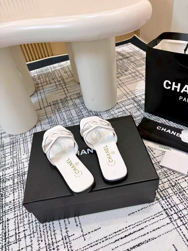 CC 26s Open-toe Sandal White Sheepskin 681945