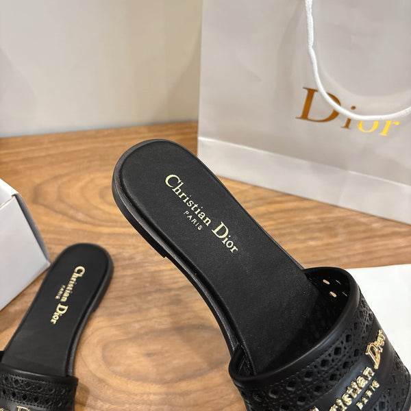 CD 26s Hollow-out Slippers Black Leather 998235
