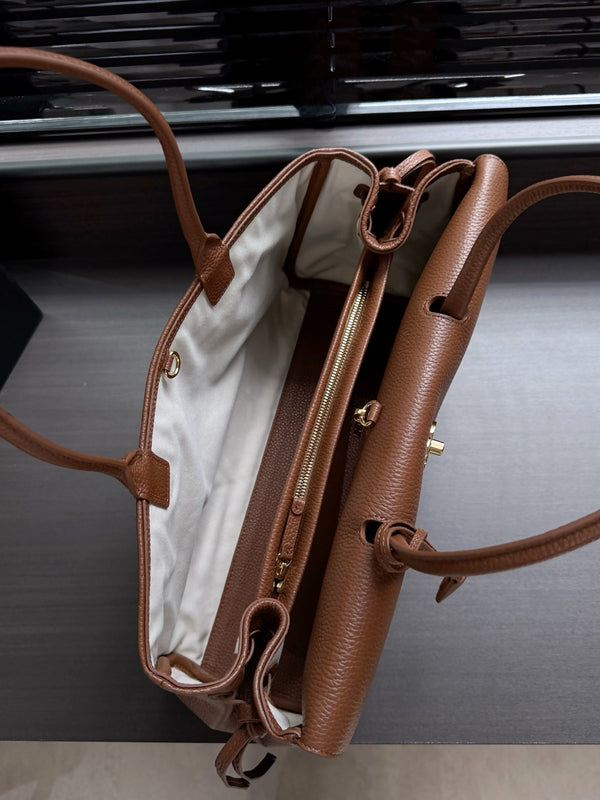 CC 26s Small Shopping Bag 38CM Brown Calfskin 143386