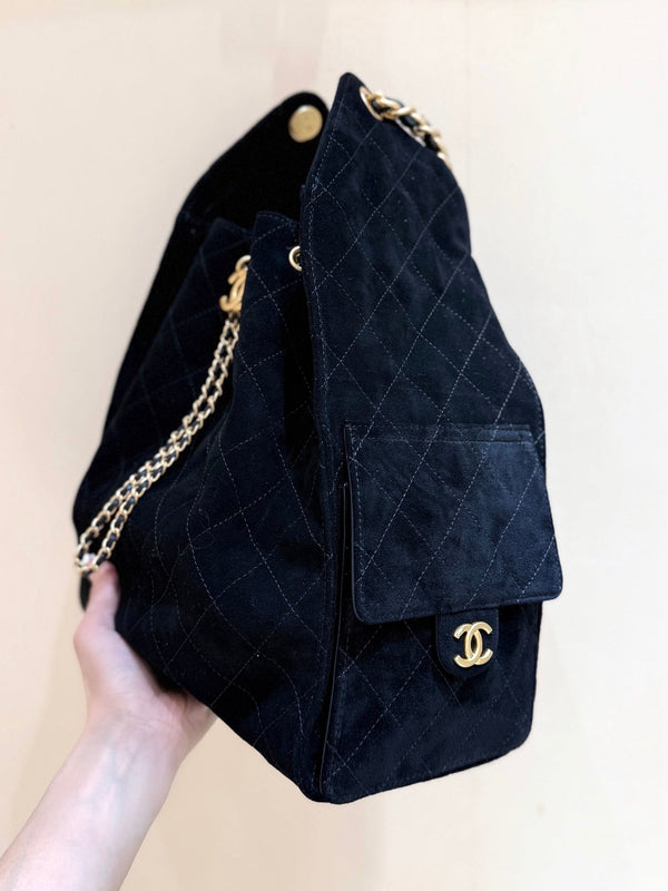 CC 25 Handbag 40 In Black Suede Gold Hardware