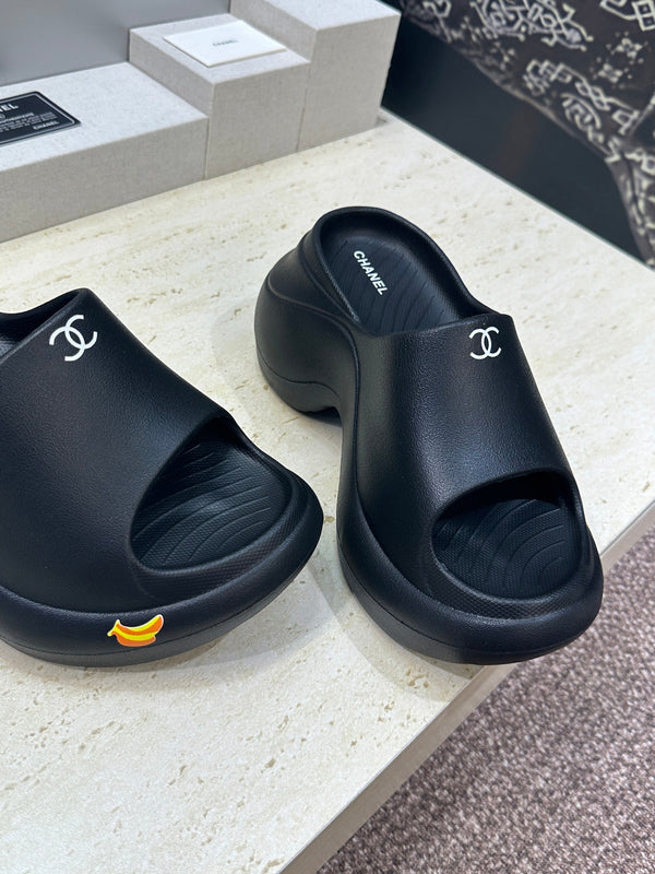 CC Platform Round Toe Open Toe Sandals Black Rubber 830394