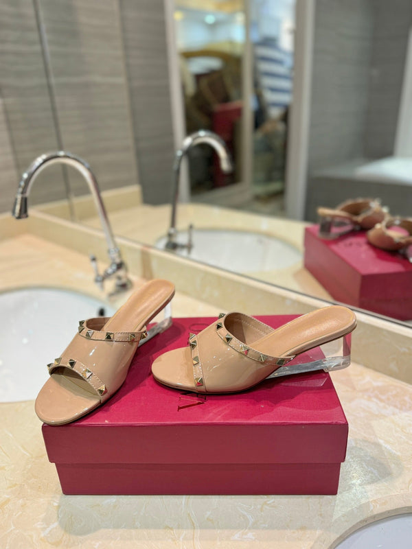 ROCKSTUD MULE SANDALS WITH TRANSPARENT HEEL IN SAND BROWN CALFSKIN