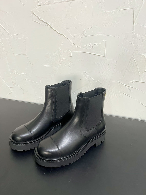 CC Chelsea Ankle Boots In Black Cowhide 949682