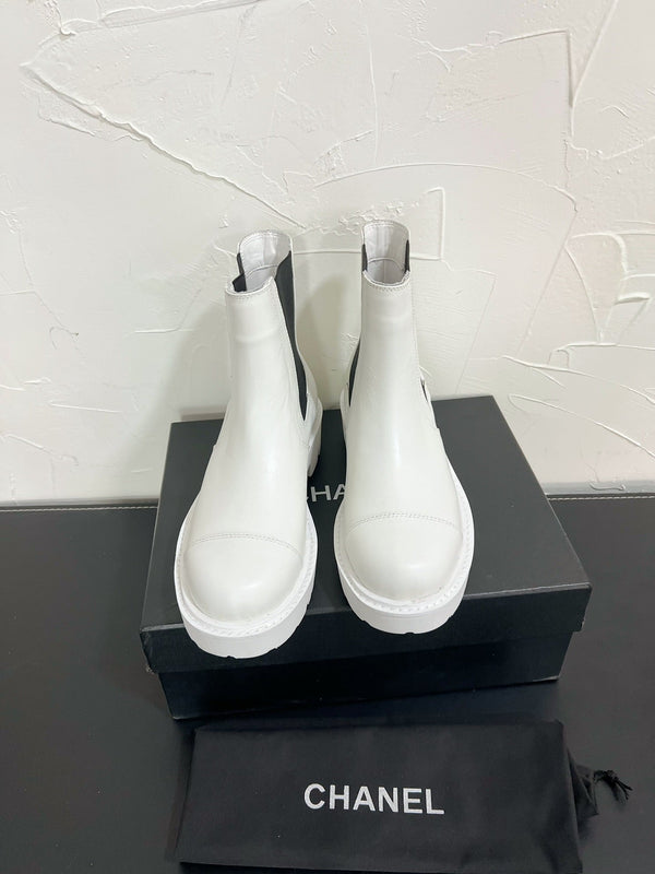 CC Chelsea Ankle Boots In White Cowhide 949684