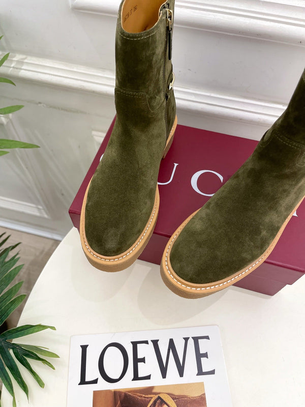 Gucci 25𝐬𝐬 horsebit ankle boots olive green suede 435378