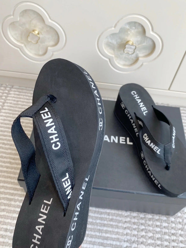 CC 26s Thong Sandals 65 Black Rubber Leather 647674