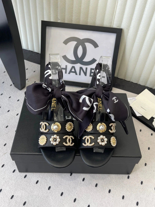 CC 26s Sandals 55 Black Sheepskin Mixed Gold Charm 650082