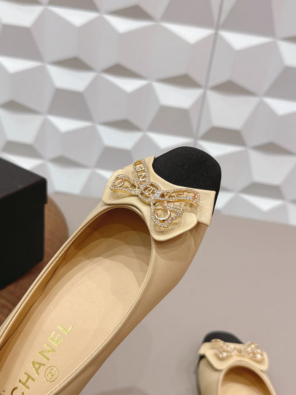 CC 26s Ballet Flats Beige Black Sheepskin 650292