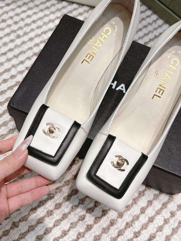 Chanel 2026 Pump Ivory And Black Lambskin 653538