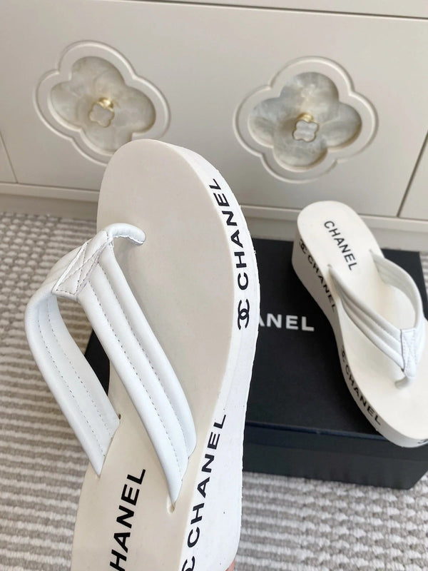 CC 26s Thong Sandals 65 White Rubber Leather 647675