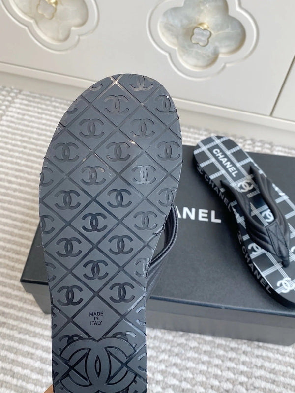 CC 26s Thong Sandals Black Rubber Leather 647679