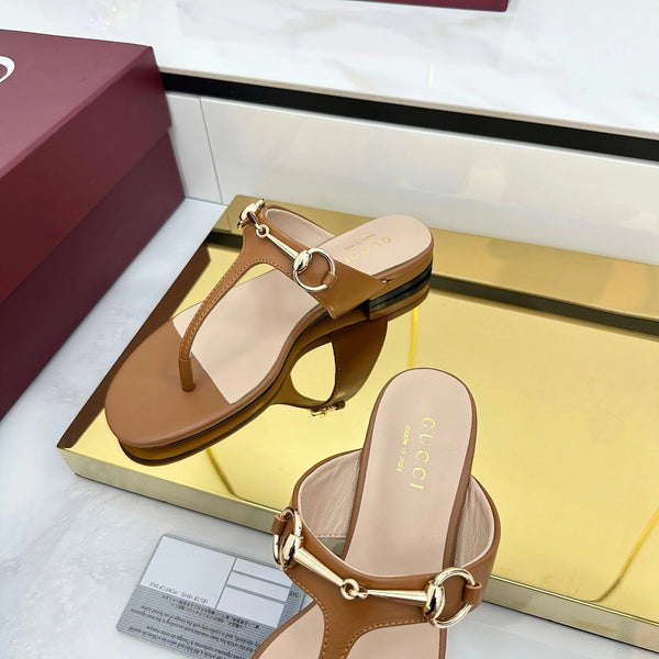 THONG SANDALS IN BROWN LAMBSKIN WITH GOLD HARDWARE