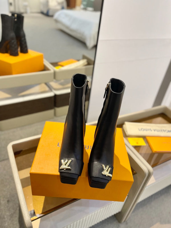 LV 26 AW L's Boutique Ankle Boots 12cm Black Sheepskin 574353