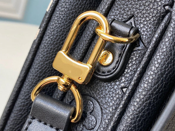 CRAFTY POCHETTE METIS 25 BLACK GRAINED COWHIDE