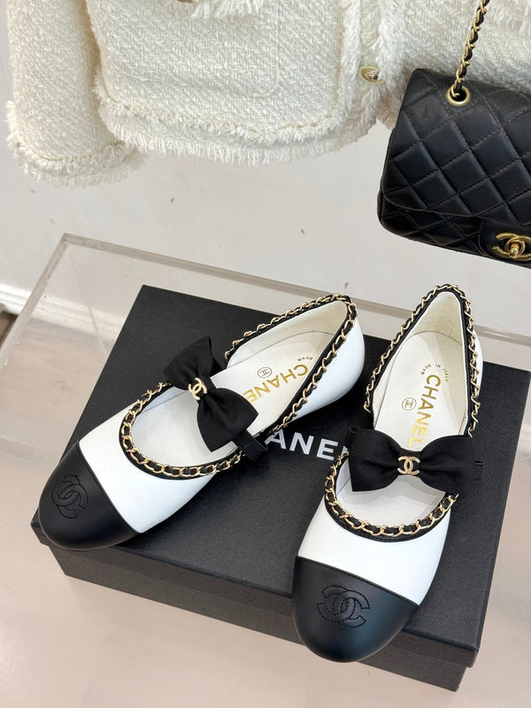 CC 25P Hollow Chain Bow Mary Janes White Cowhide 473298