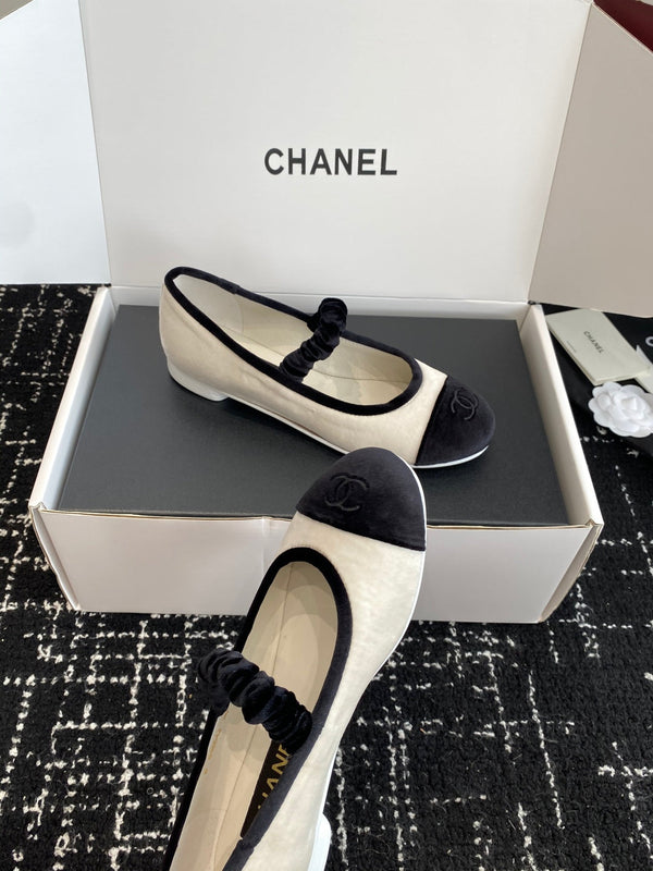 CC 25SS Embroidered Double C logo Mary Janes White Suede 473424