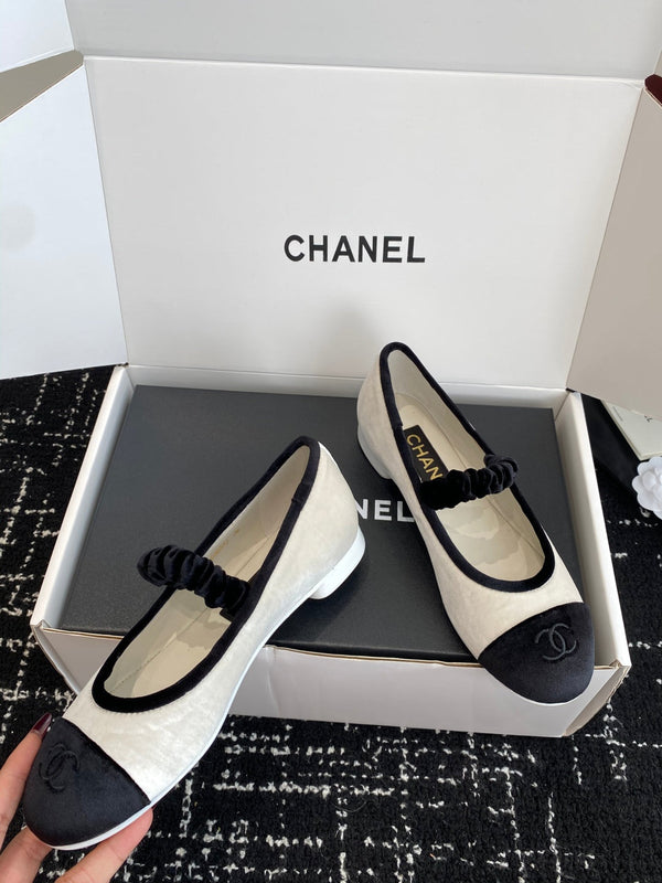 CC 25SS Embroidered Double C logo Mary Janes White Suede 473424