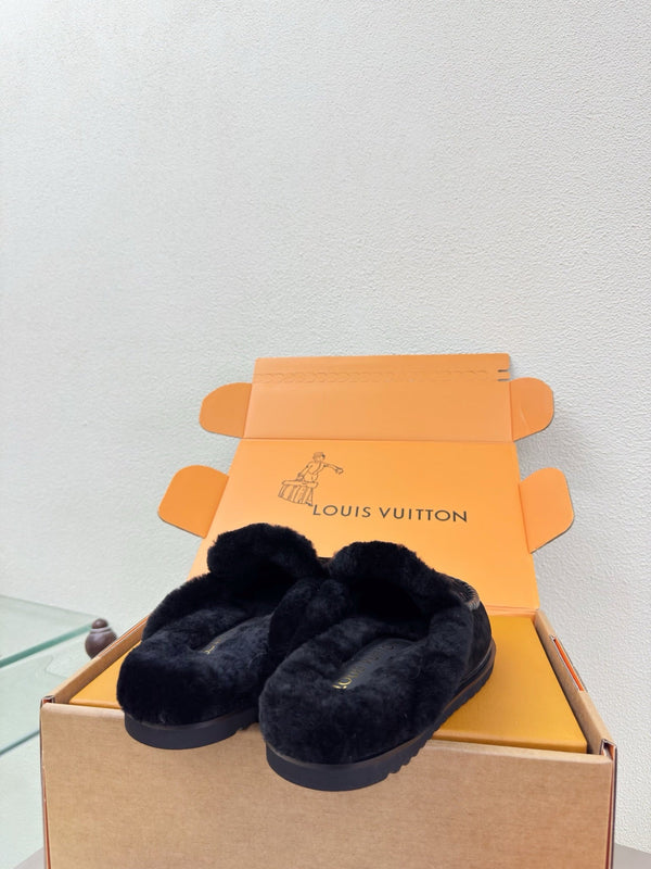 LV lamb Wool Slippper Black Suede 566889