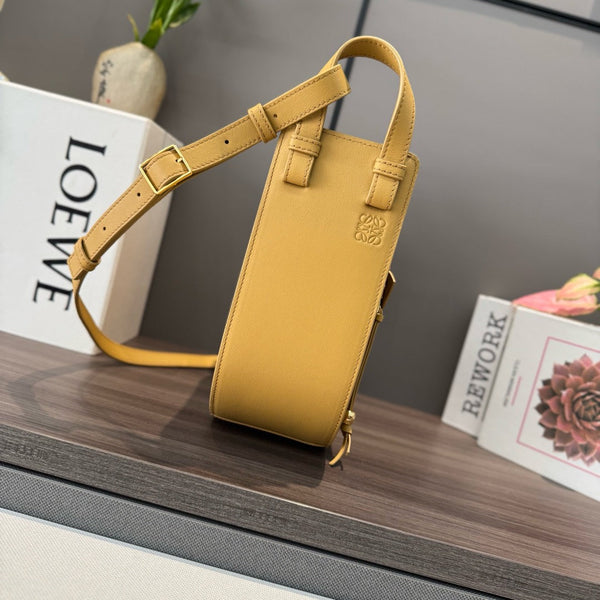 Loewe Hammock 21 Handbag in Yellow Calfskin 274140