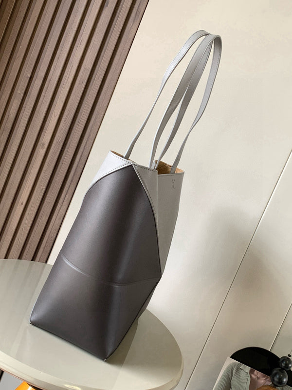 LOE 31 Medium Puzzle Fold Tote In Asphalt Grey Coffee Glossy Cowhide 274317