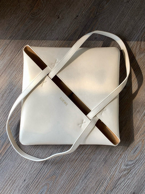 LOE 31 Medium Puzzle Fold Tote In Asphalt Beige/White Glossy Cowhide 274315