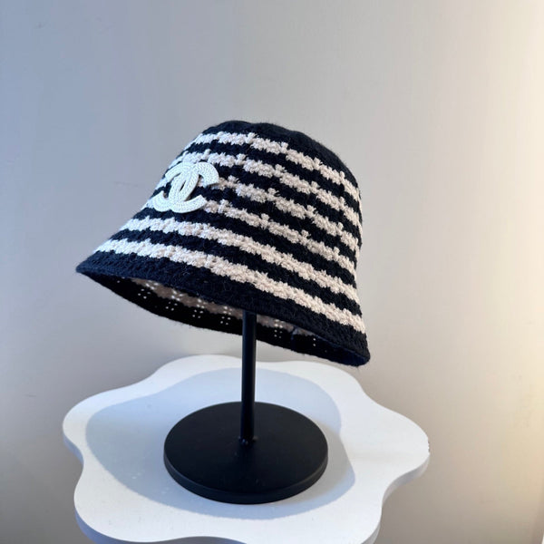 Chanel Simple New Fisherman's Black White  in Wool Knitting 960053
