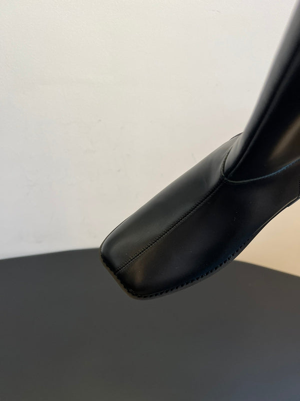 Maison Margiel 25ss Cool Square Toe Tall Riding Boots Black Glossy Leather 580415