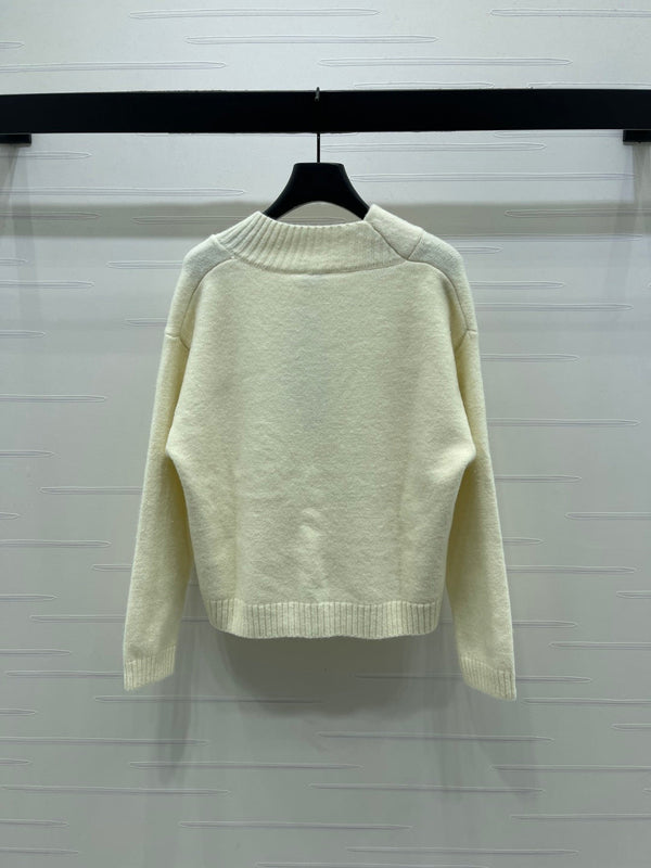 CHANEL 26 SCALF & V-NECK WHITE SWEATER 335372