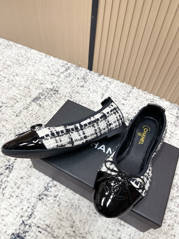 Chanel 26SS Ballet Flats Shoes Black White in Lambskin with Fabric 591395