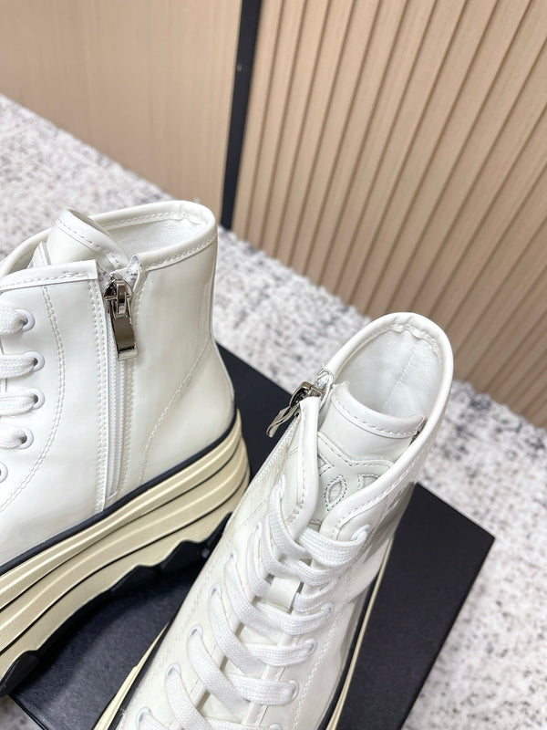 Chanel Platform High-Top Casual White Sneakers in Cowhide 591372