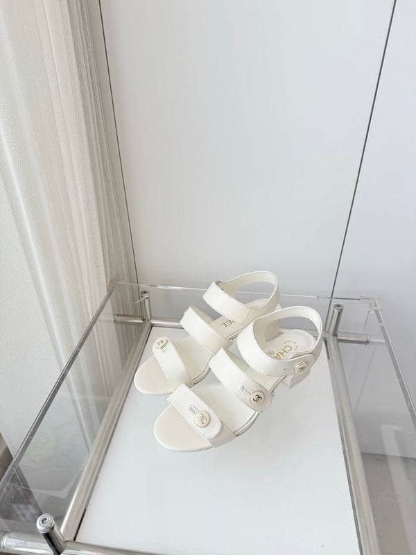 Chanel 26 Turnlock 40 White Sandal Heels in Lambskin 597402
