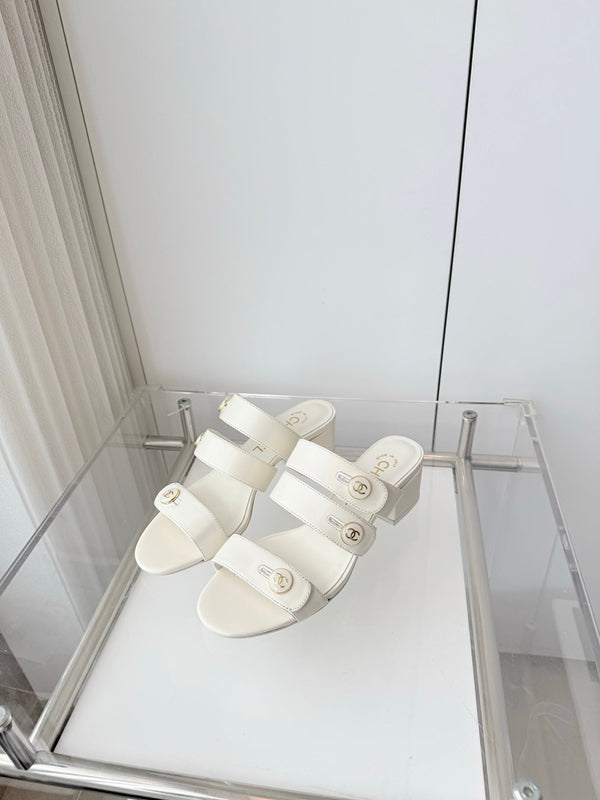 Chanel 26 Turnlock 40 White Sandal Mule in Lambskin 597399
