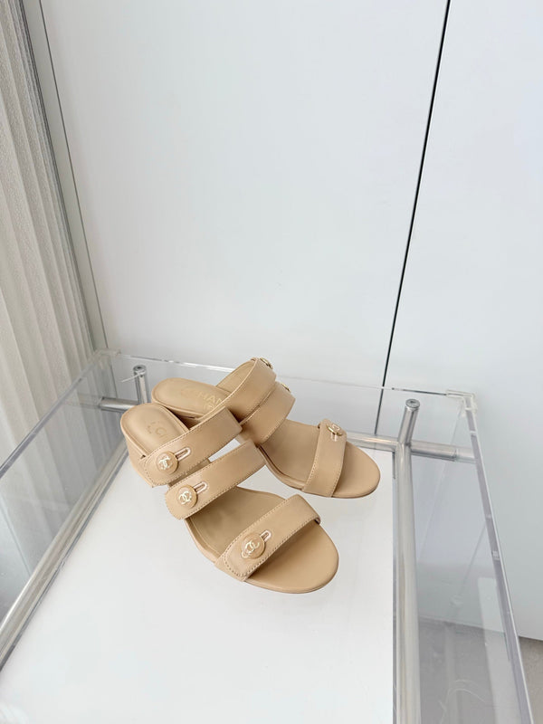 Chanel 26 Turnlock 40 Beige Sandal Mule in Lambskin 597398