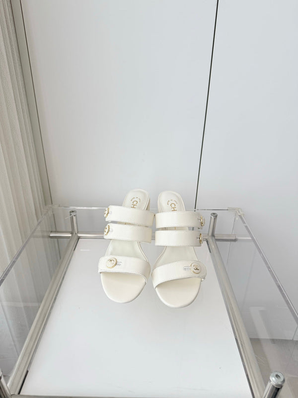 Chanel 26 Turnlock 85 White Sandal Mule in Lambskin 597395