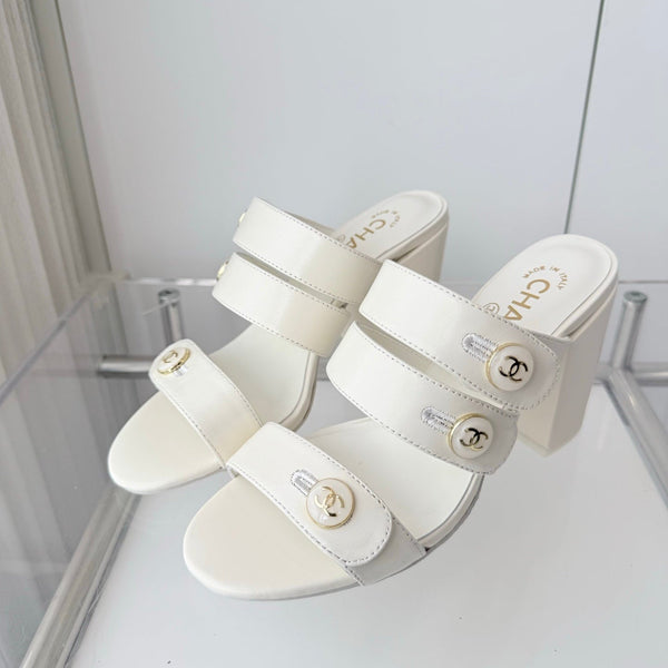 Chanel 26 Turnlock 85 White Sandal Mule in Lambskin 597395