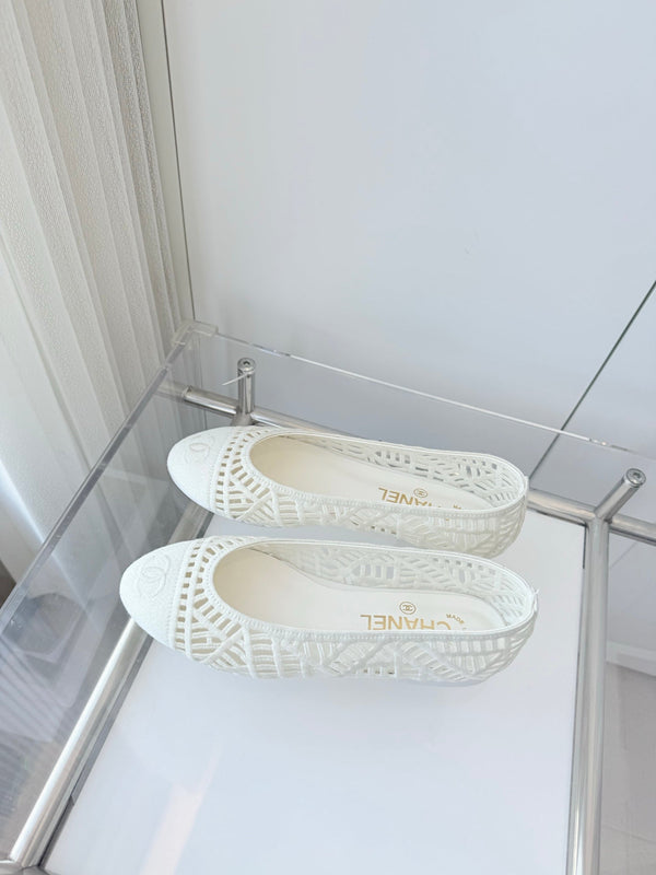 Chanel 26 Ladies Ballet Flats White in Fabric 597335