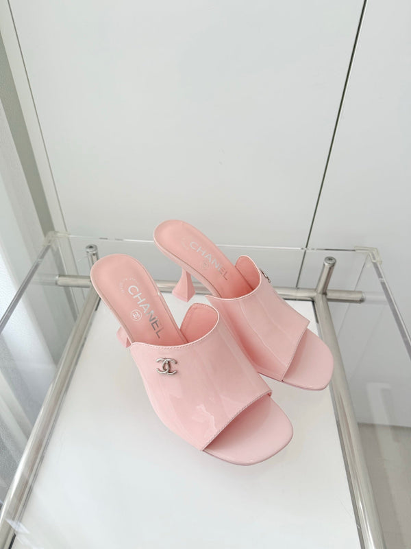 Chanel 26 Sandal 90 Pink in Patent Leather 597371