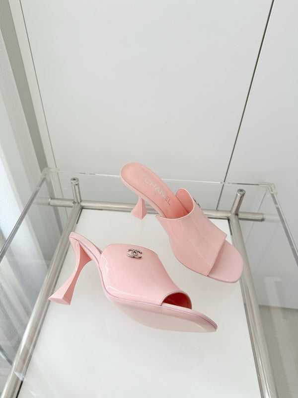Chanel 26 Sandal 90 Pink in Patent Leather 597371