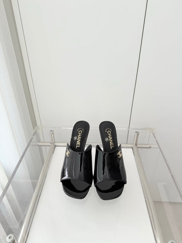 Chanel 26 Sandal 90 Black in Patent Leather 597367