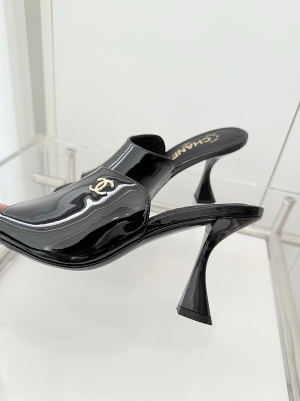 Chanel 26 Sandal 90 Black in Patent Leather 597367