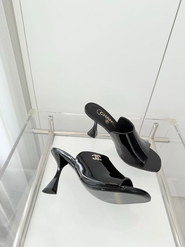 Chanel 26 Sandal 90 Black in Patent Leather 597367