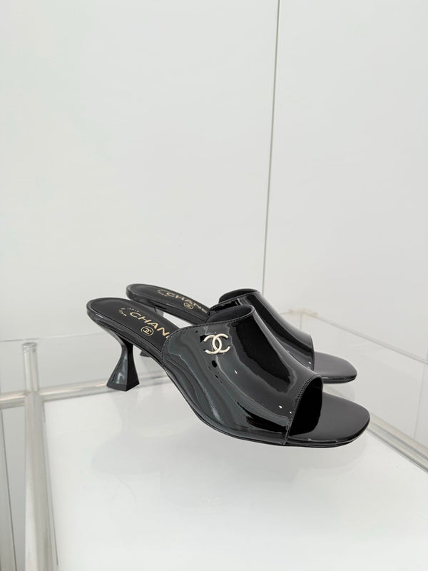 Chanel 26 Sandal 70 Black in Patent Leather 597361