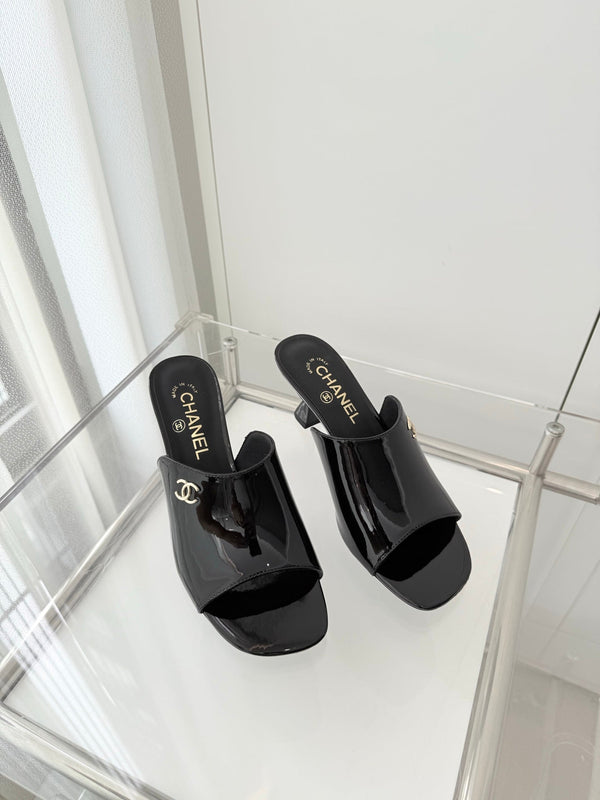 Chanel 26 Sandal 70 Black in Patent Leather 597361