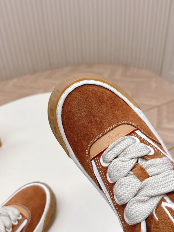 LV 2026 Tilted Sneaker Orange Suede 600680